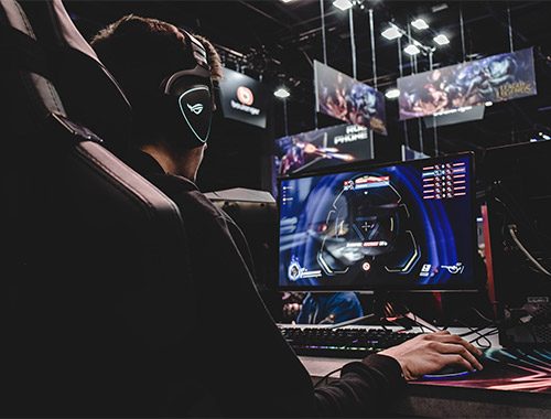 Просторий будинок з великим двором